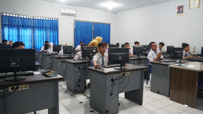 736 Murid SMKN 1 Percut Sei Tuan Tekun Ikuti TKA