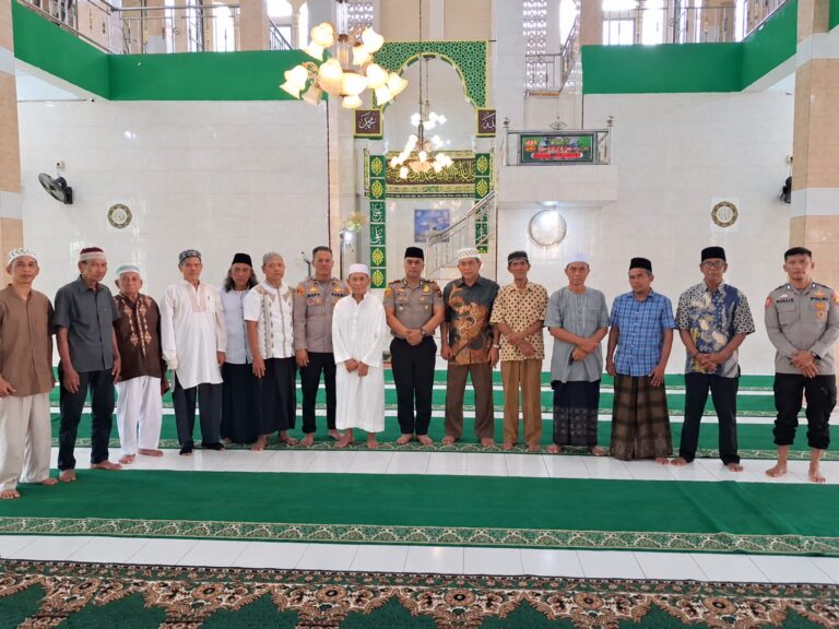 Jumat Keliling, Kapolsek Medan Tuntungan Sampaikan Pesan Kamtibmas kepada Jemaah