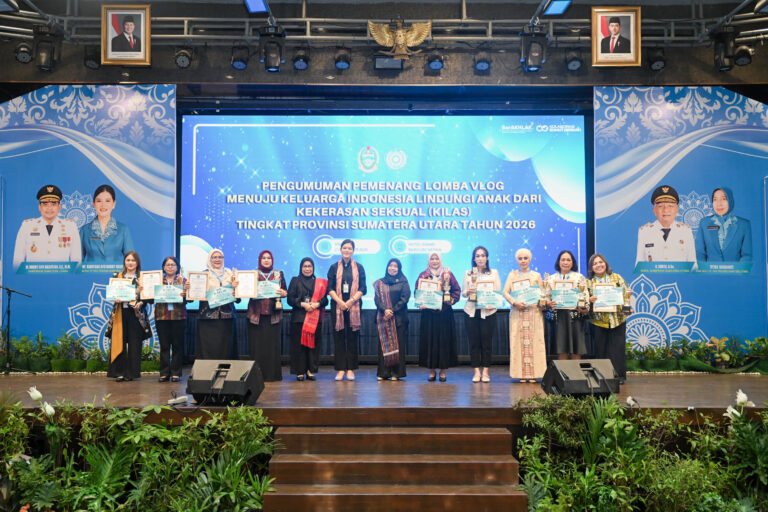 Kahiyang Ayu Serahkan Penghargaan kepada 9 Daerah Pemenang Lomba Vlog KILAS