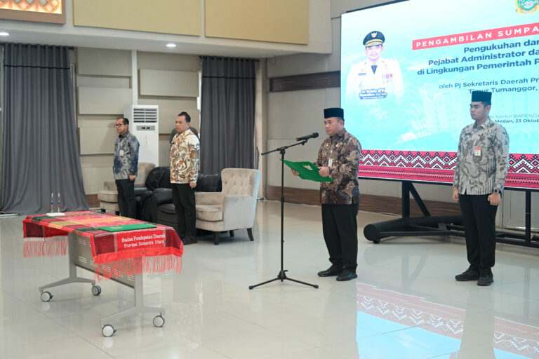 Lantik 15 Pejabat Bapenda, Pj Sekdaprov Sumut Tekankan Optimalisasi PAD