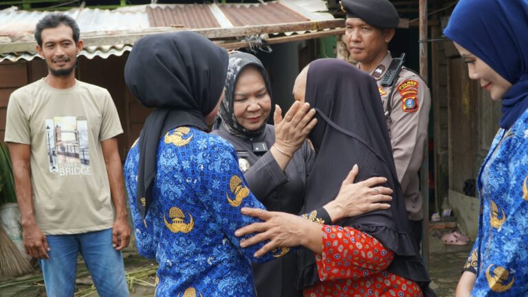 Plt. Bupati Tiorita Pastikan Renovasi Rumah Korban Banjir Berjalan Lancar