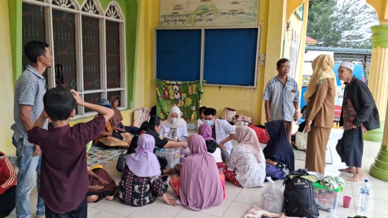 Plt. Bupati Langkat Tiorita Gerak Cepat Tangani Banjir Besitang, Bantuan dan Layanan Kesehatan Disalurkan